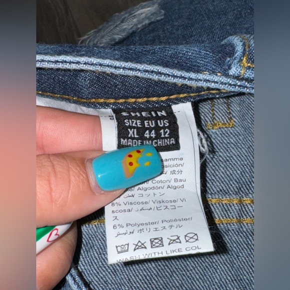 distressed jean shorts⚡️ - Picture 6 of 6